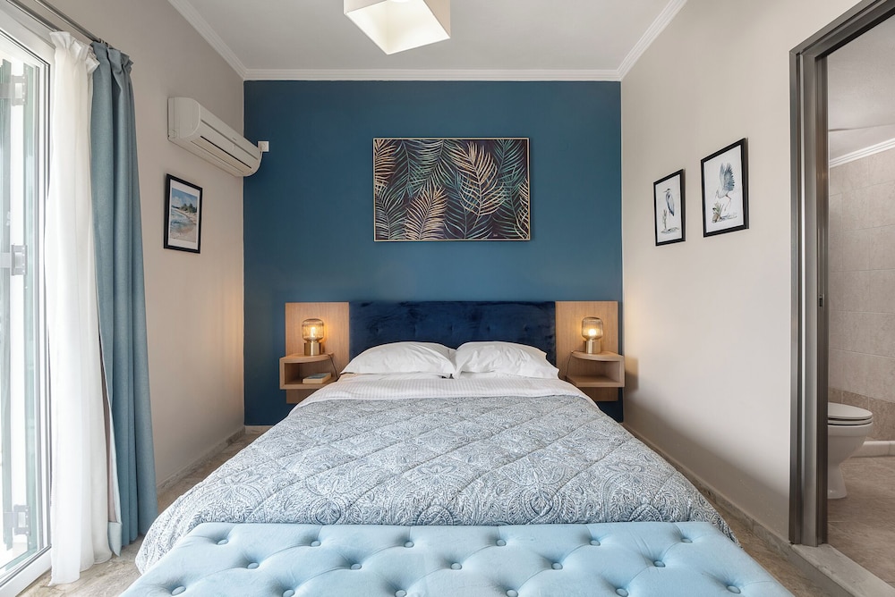 Captain's Seafront Apartments view 4