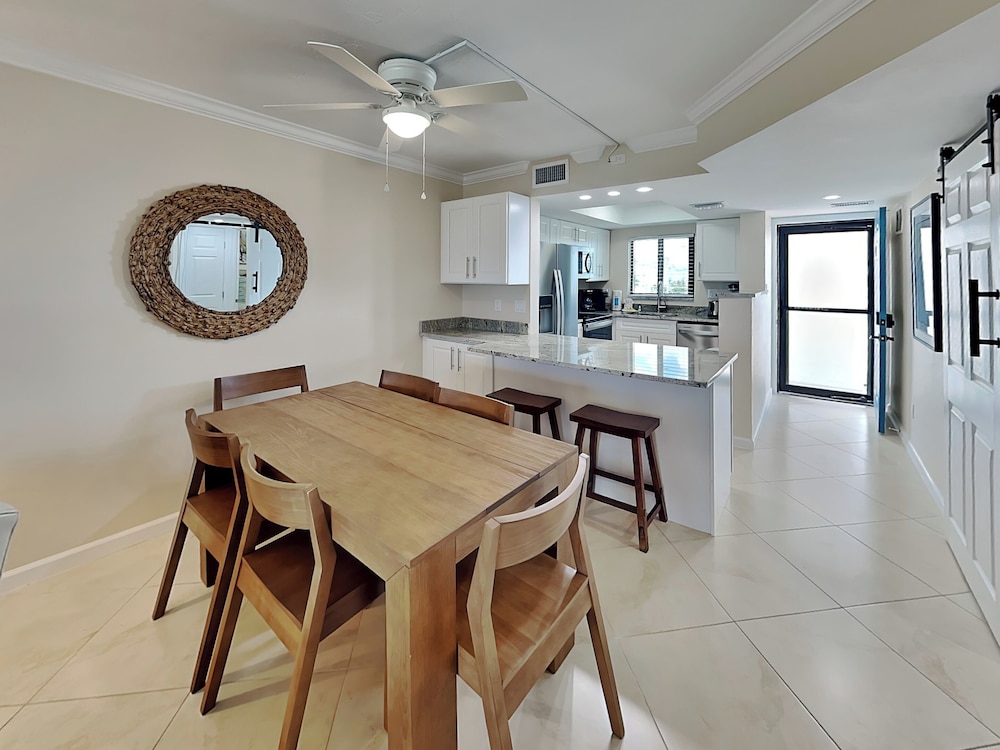 Seaside 4 by Distinctive Beach Rentals