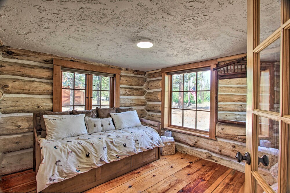 Snow Pine Retreat - Remote Crescent Log Cabin! view 4