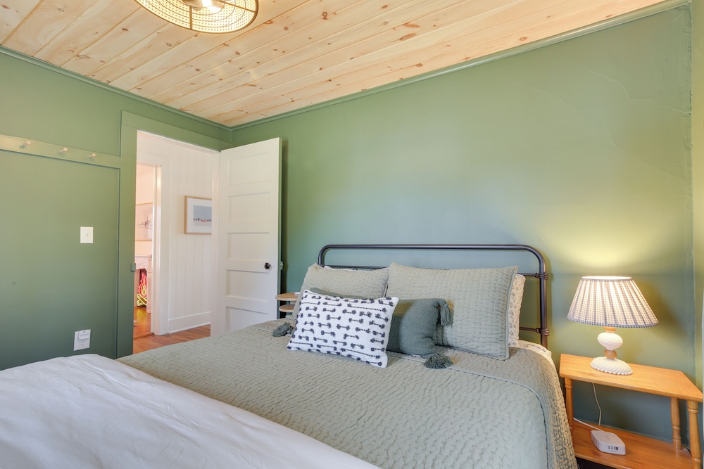 4 Mi to Great Barrington: Berkshires Retreat!