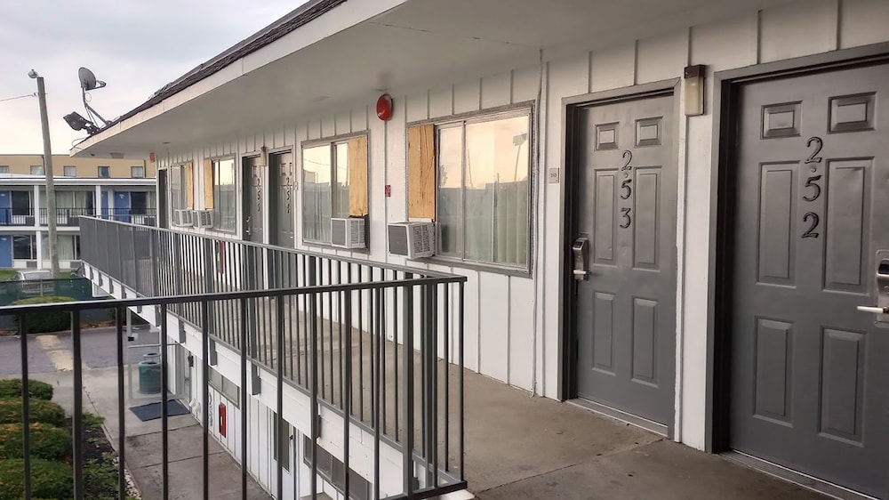 Columbus Vacations - Loyalty Inn - Property Image 2