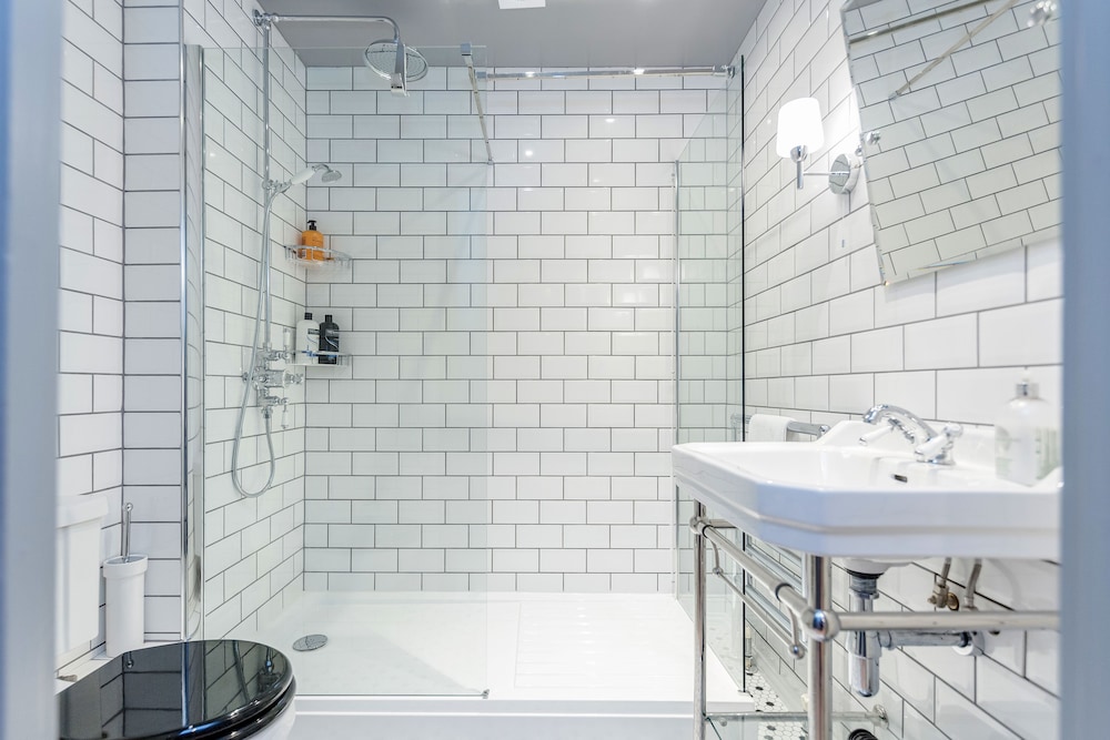 Hoxton 2 Bed Apartment by BaseToGo