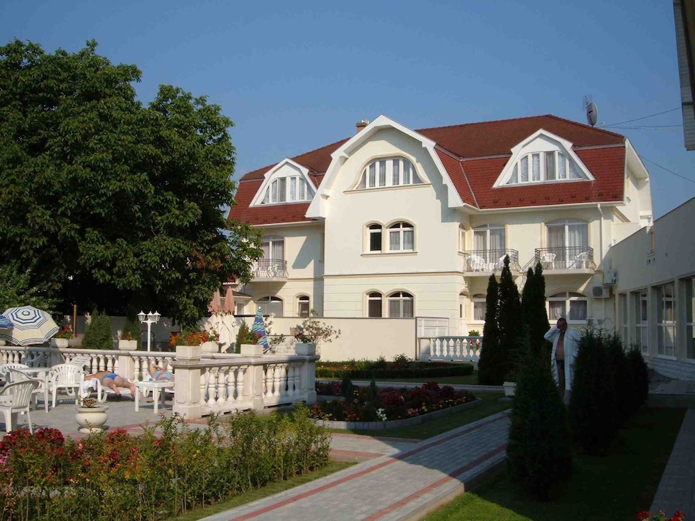 Hotel Aqua Blue Hotel - Image 1