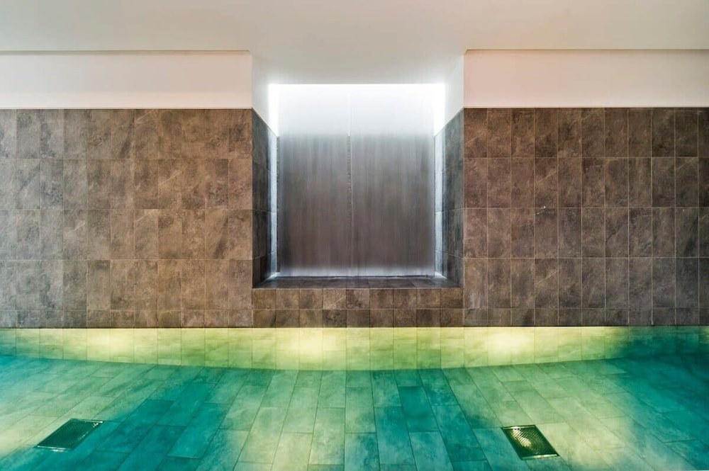 5 Bed House w/ Indoor Pool, Sauna & Private Garden - Fulham