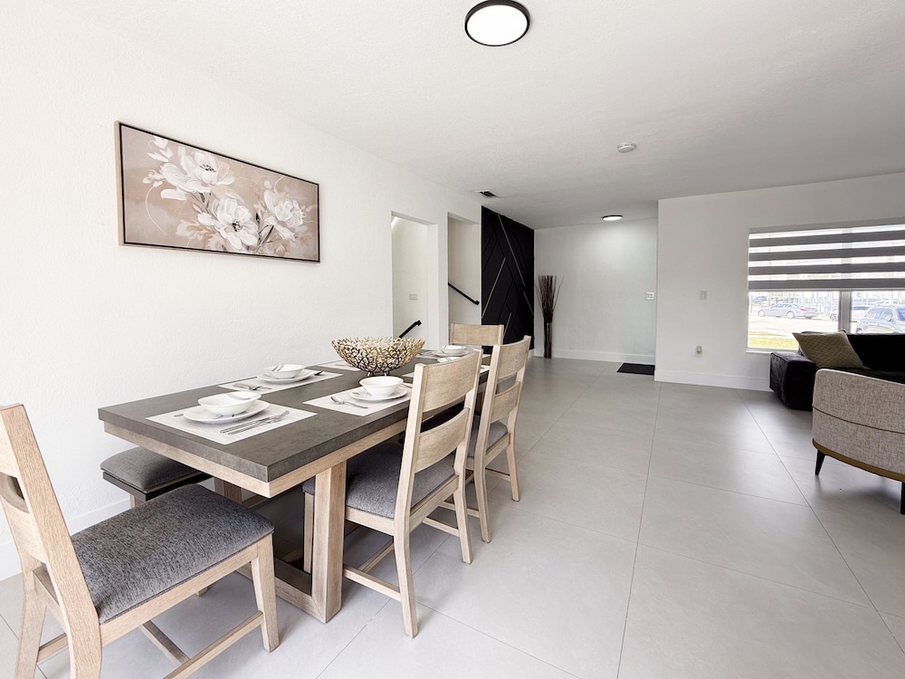 NEW Luxury 5BR Villa Private Pool BBQ Game Room