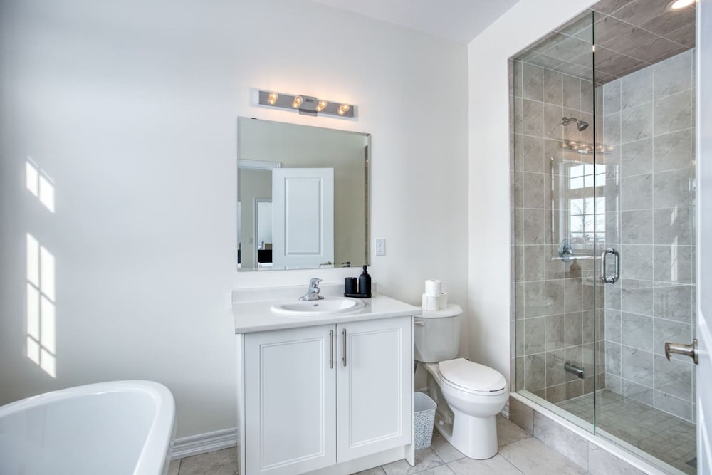 Spacious Brand New 4-bed Retreat in Quinte West