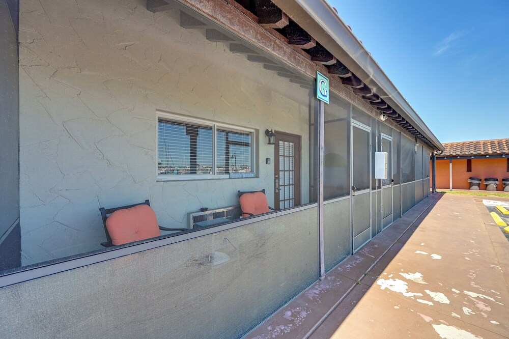 Sail + Soak: Naples Condo w/ Heated Pool Access