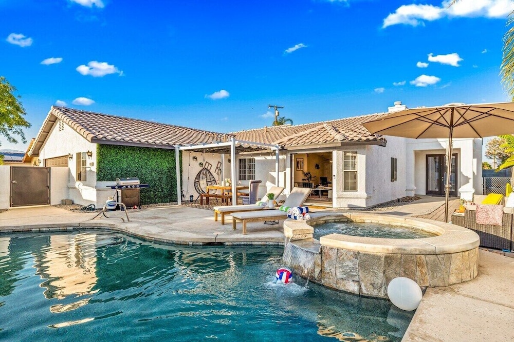 Desert Fun 4BR Retreat with Pool