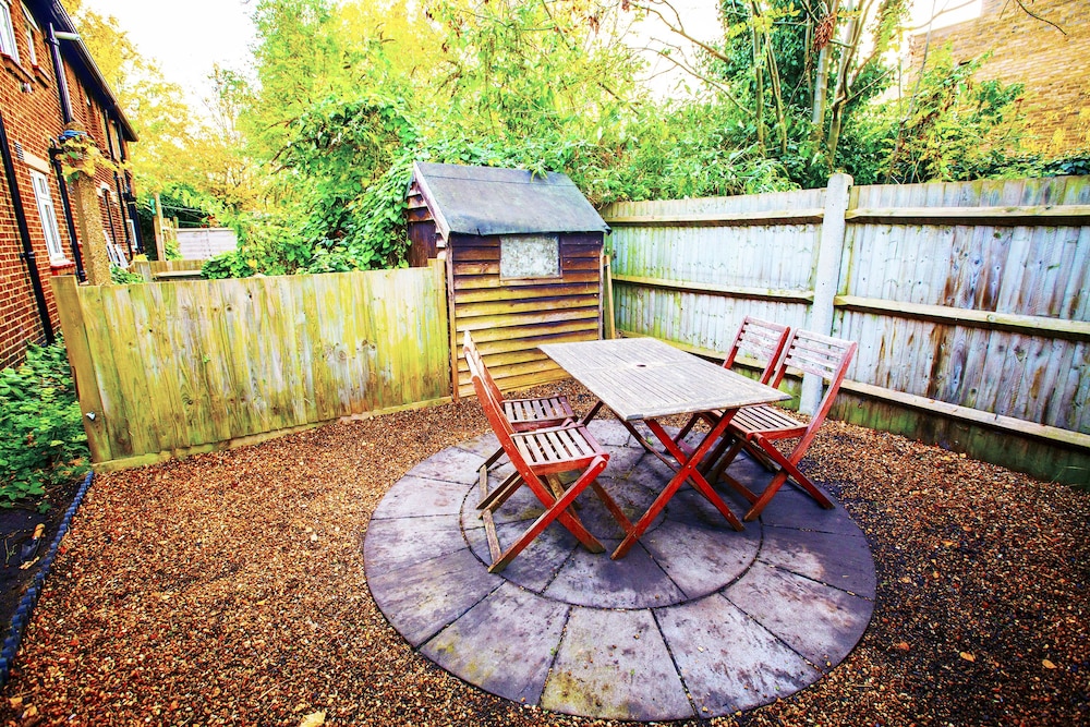 Stunning Central Richmond with garden