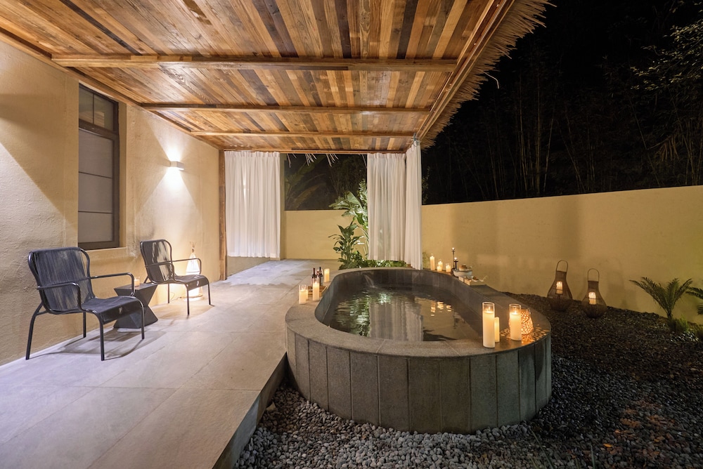 Miyue Shenzhen Tianlu Secret Wild Wizard Holiday Hotel