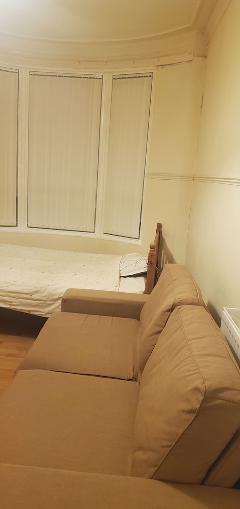 Flat in Glasgow,close to all Local Amenities,