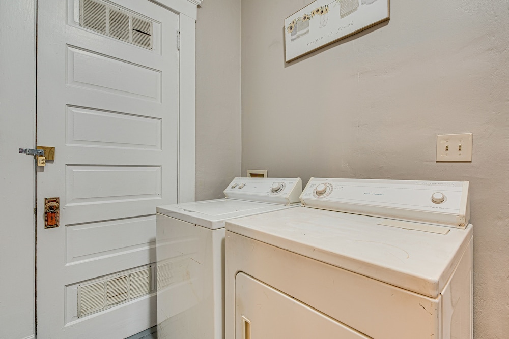 Charming Decatur Oakhurst Bungalow w/ Patio!