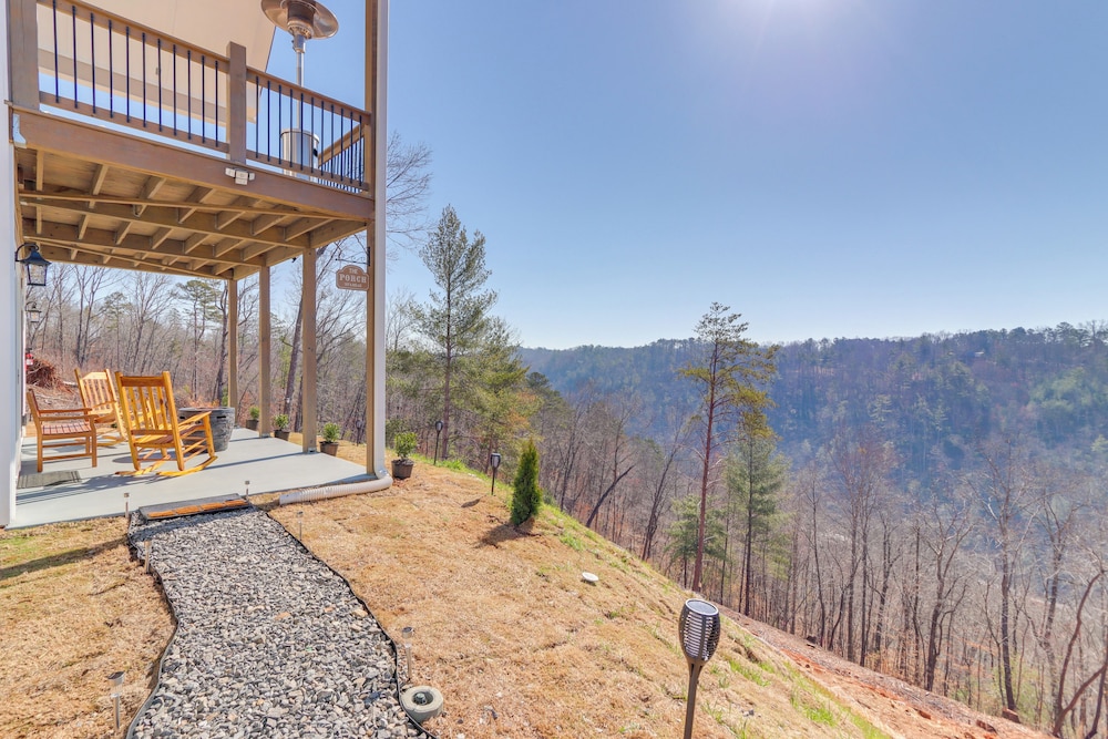 11 Mi to Dtwn Ellijay: Newly Built Modern Cabin!