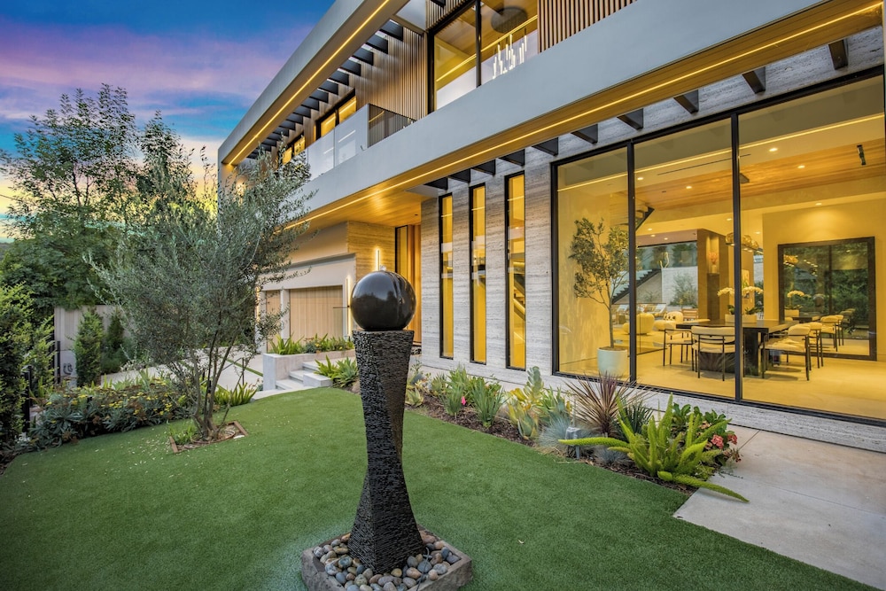 Hutton Modern
