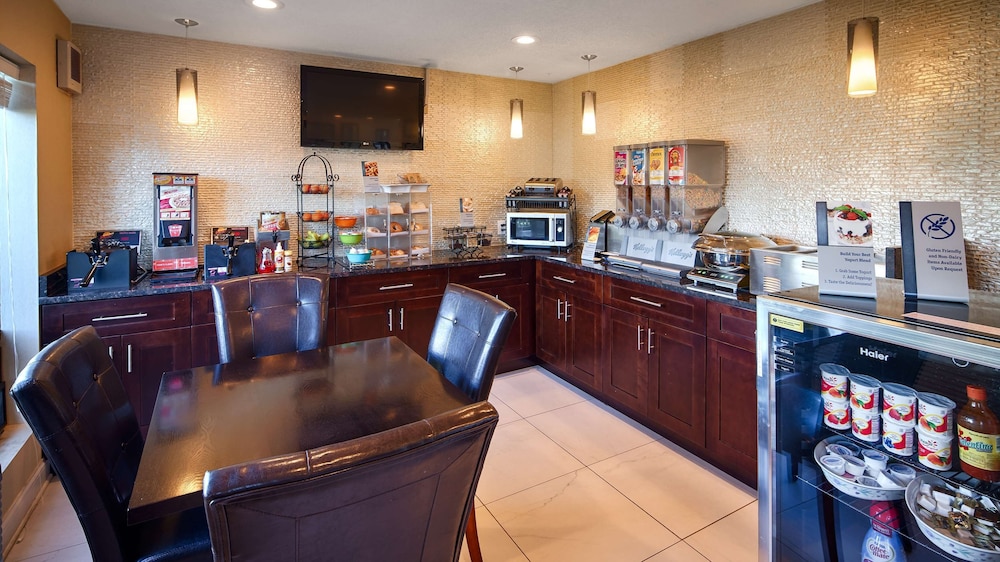 St. Charles Vacations - Best Western Inn of St. Charles - Property Image 3