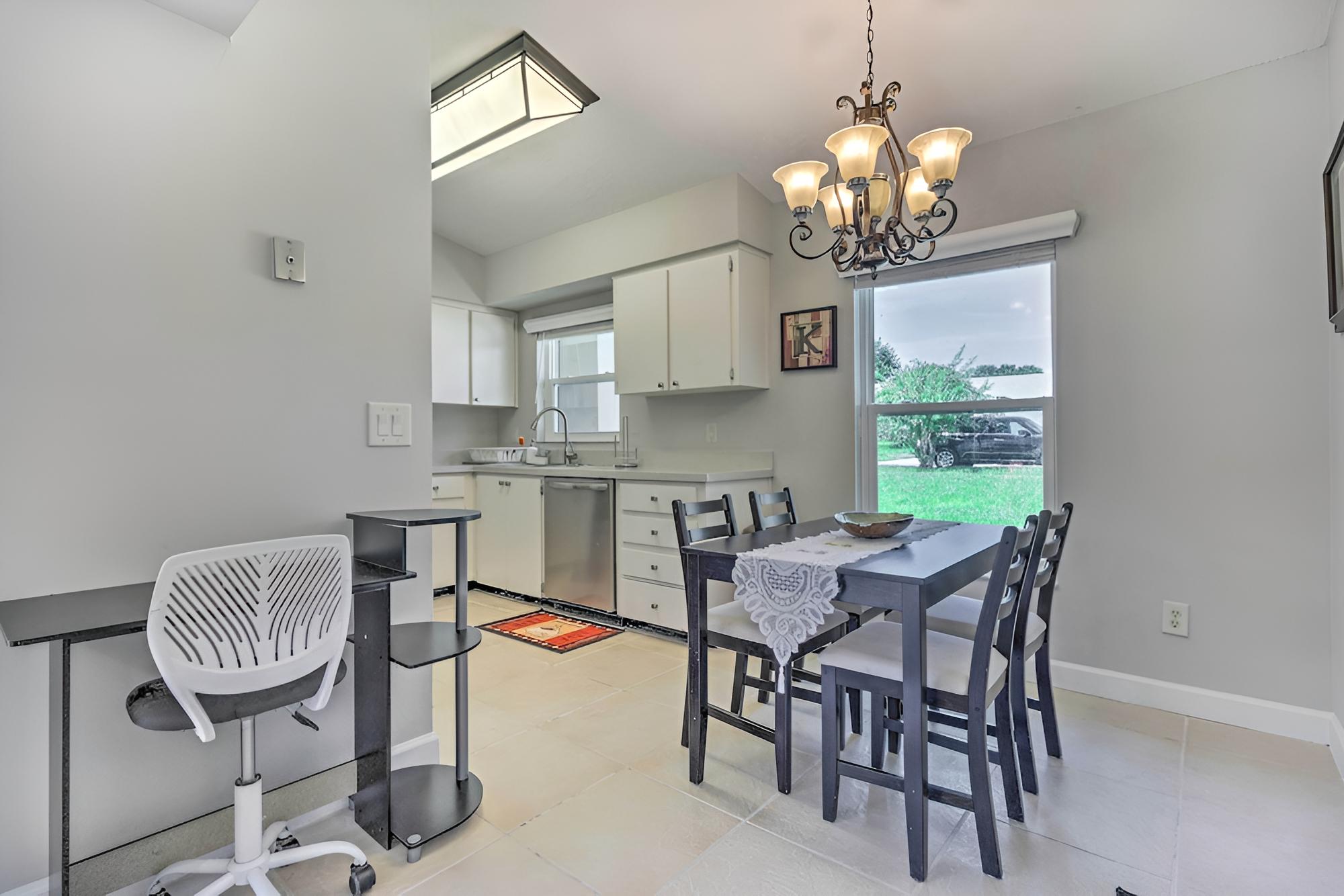 Family-friendly Home ~ 12 Mi to Disney + Universal