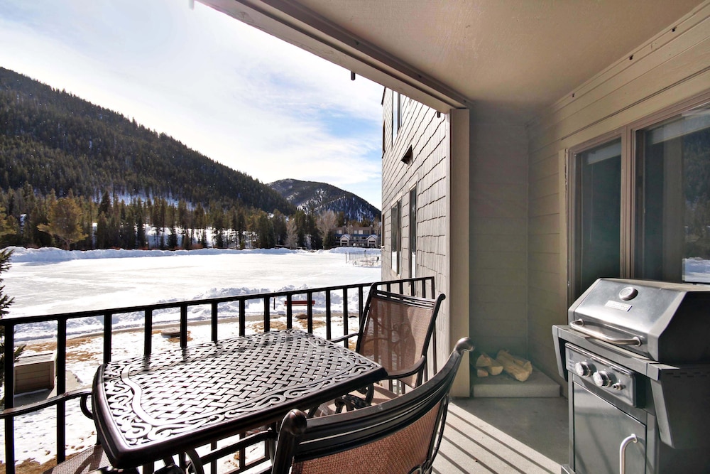 1710 The Willows 1 Bedroom Condo by RedAwning