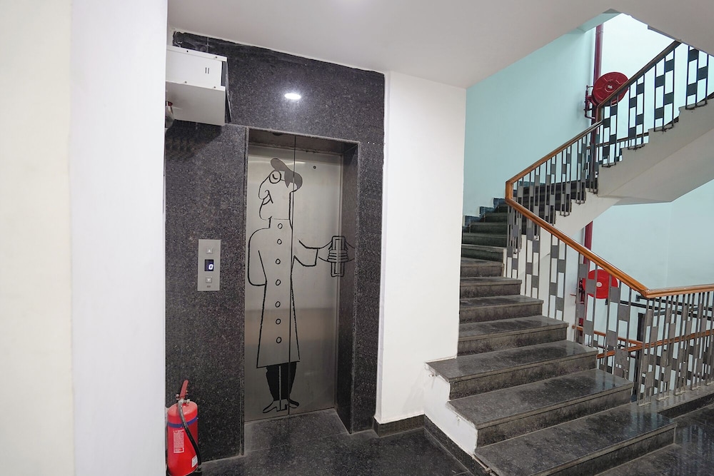 FabHotel Novis Stayz