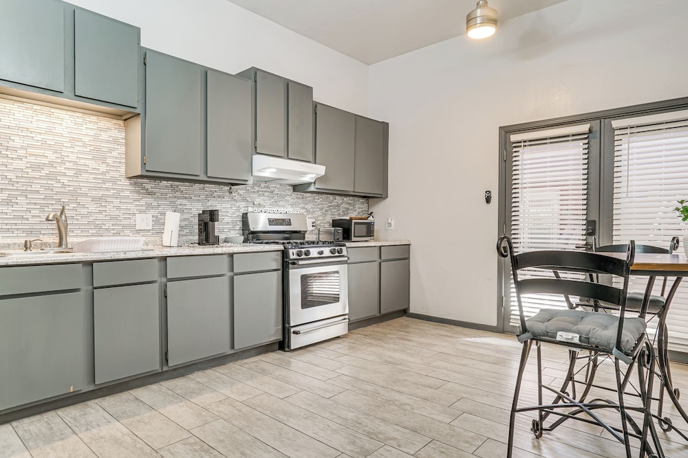 Near Casino & Shops: Cozy Apt in West El Paso!