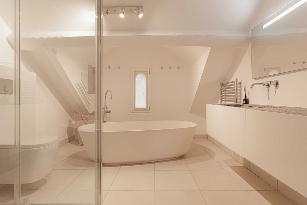 Spacious House - AC- 5br-12p- Deauville