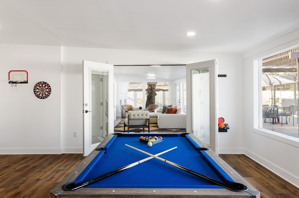 Sunburst Estate - Pool - Hot Tub - Tons of Games!