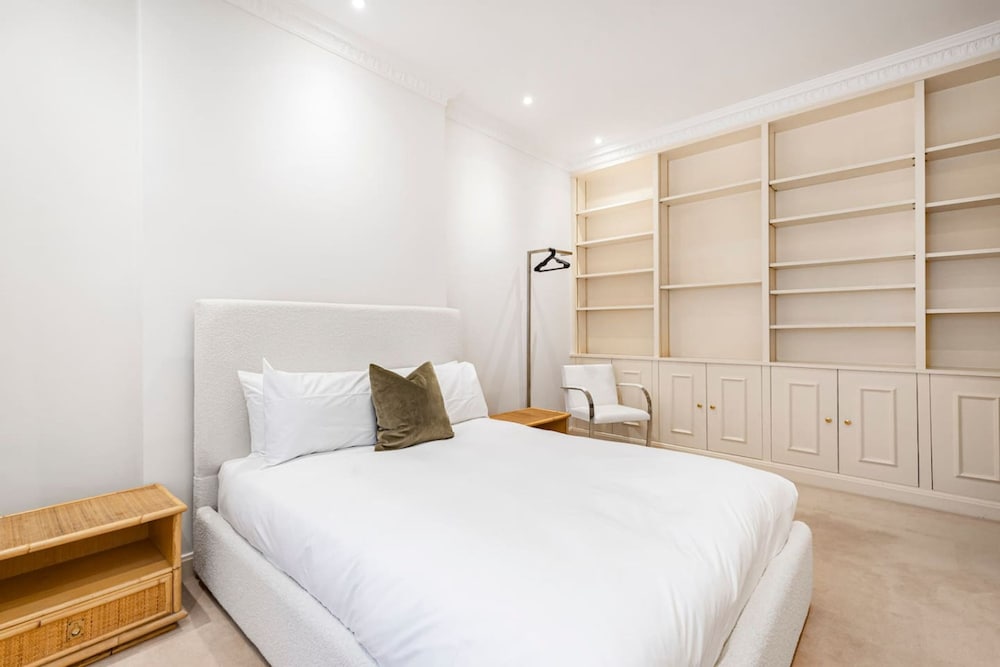 Luxury 3BR Mayfair Apartment Near Green Park