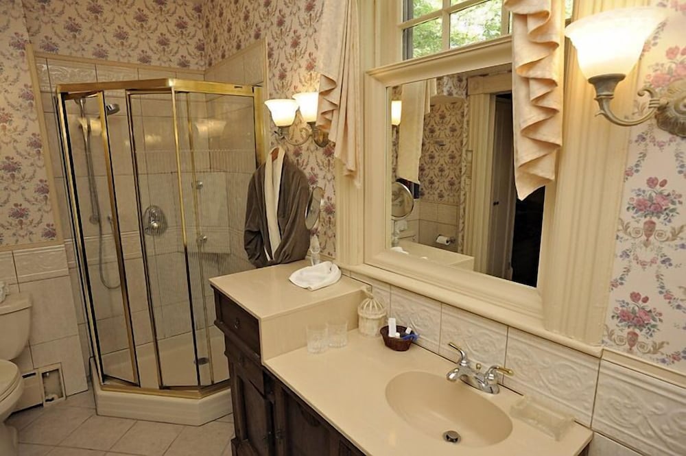 Charlottetown Vacations - The Elmwood Heritage Inn - Property Image 11