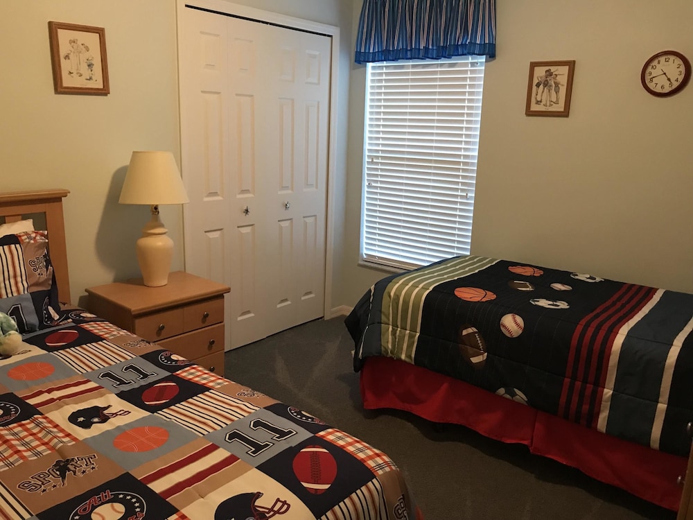 4BR 3BA Home in Emerald Island Resort by CV-8540