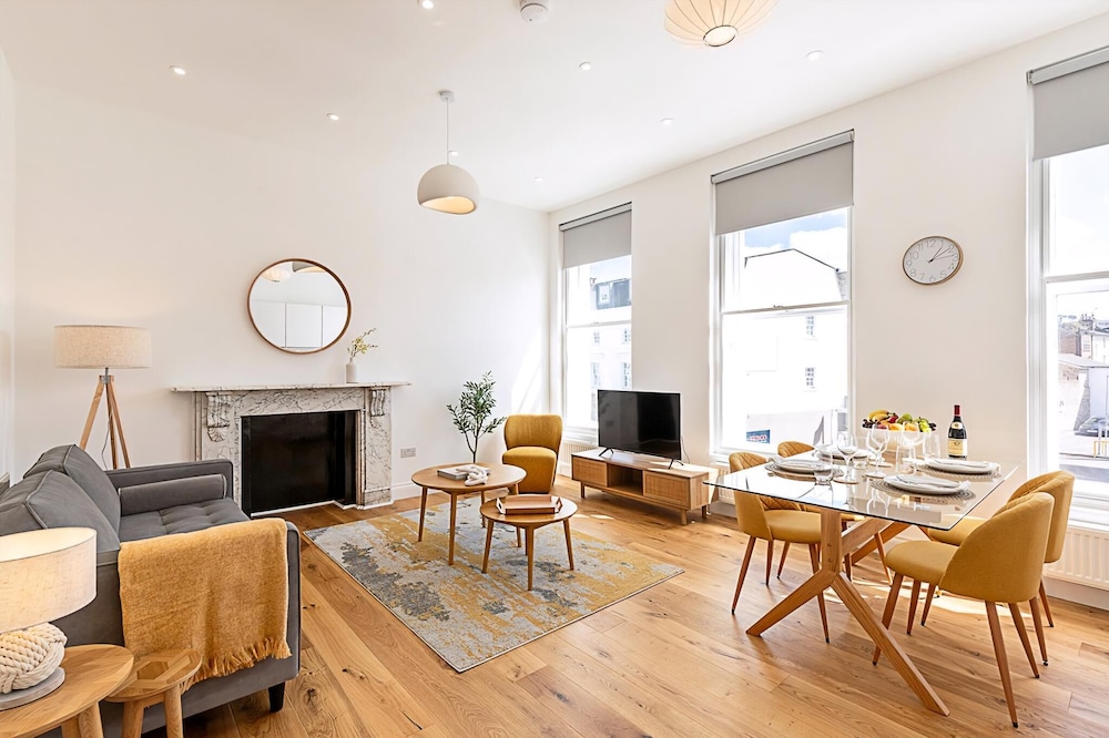 Urban Luxury in the Heart of Chelsea - King Bed!