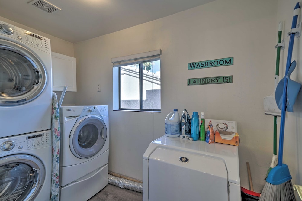 Putting Green & Pool Table: Lake Havasu City Gem!