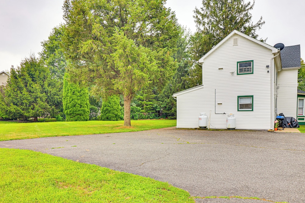 12 Mi to Rutgers: Brand New Apt w/ Home Office!