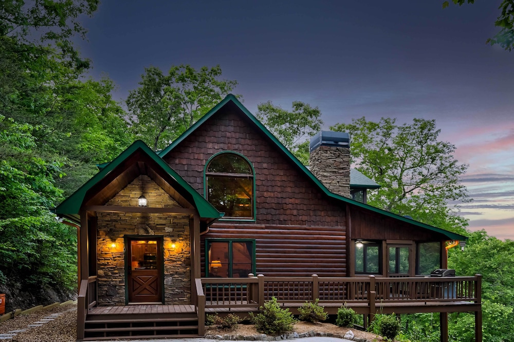 Luxe Blue Ridge Cabin Chasing Dreams w/ Hot Tub view 4