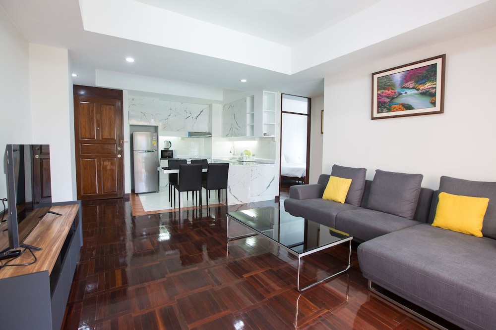 Le Vanvarothai Saladaeng Residence