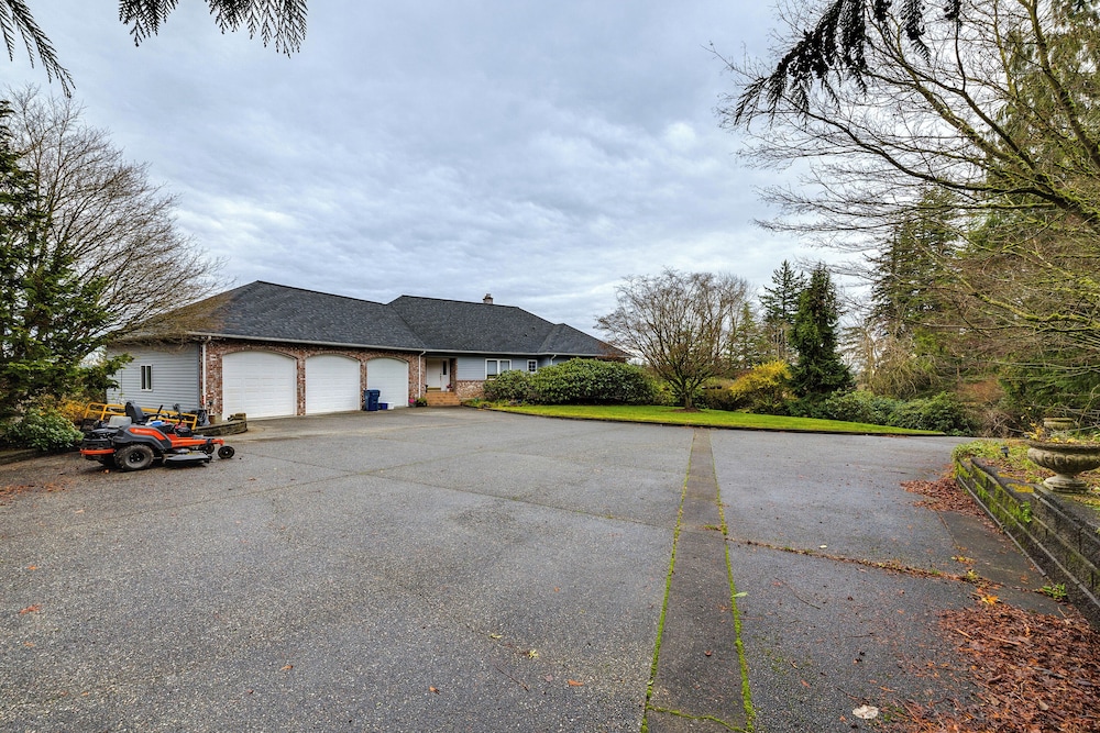 9 Mi to Birch Bay: Duplex w/ Mt Baker Views!