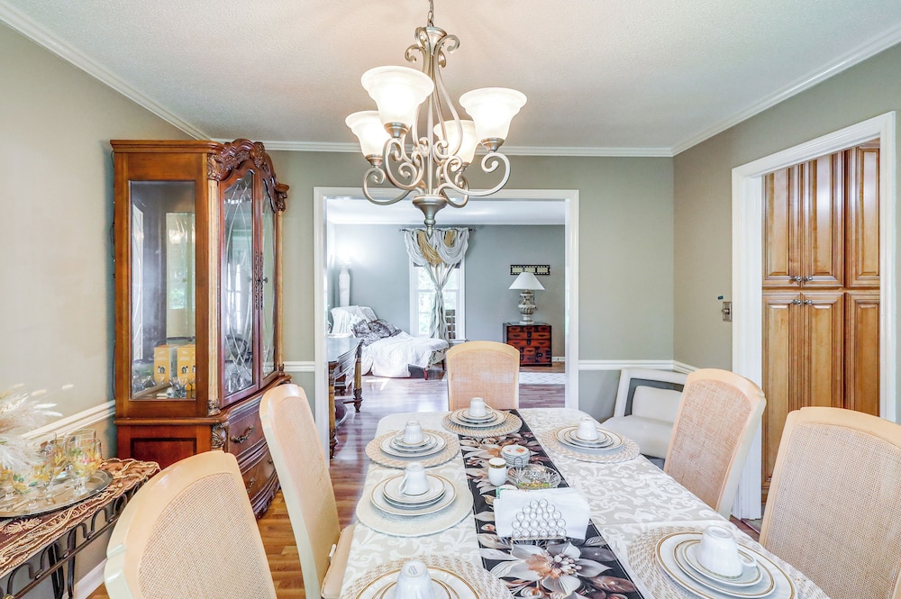 Pool & Tennis Court Access: Home in Warner Robins