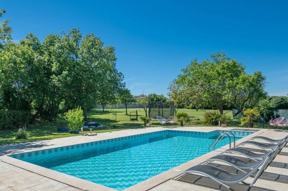 Adalene Comfortable Holiday Residence view 3