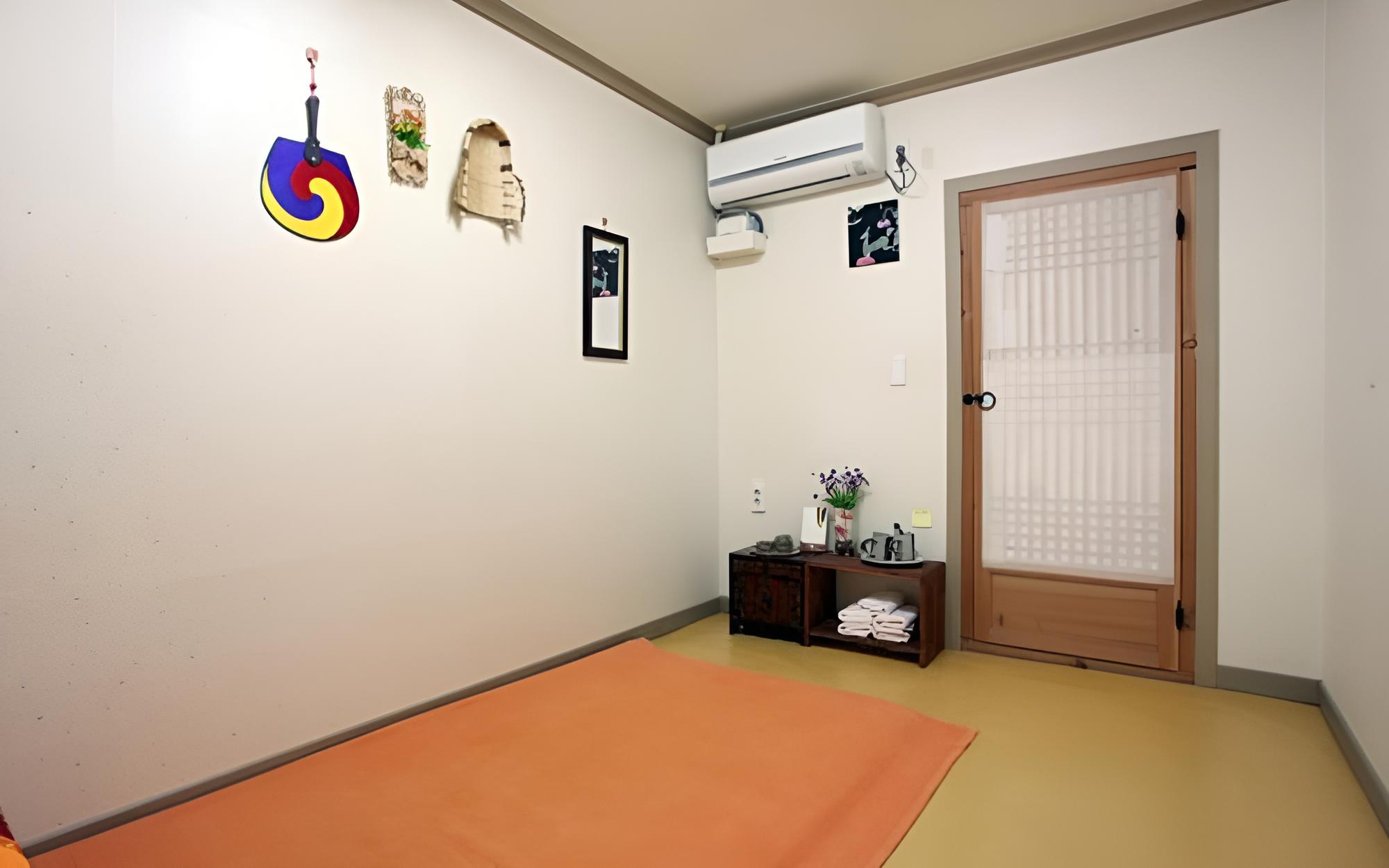 Jeonju Gyodong Baekjak Hanok Stay view 4