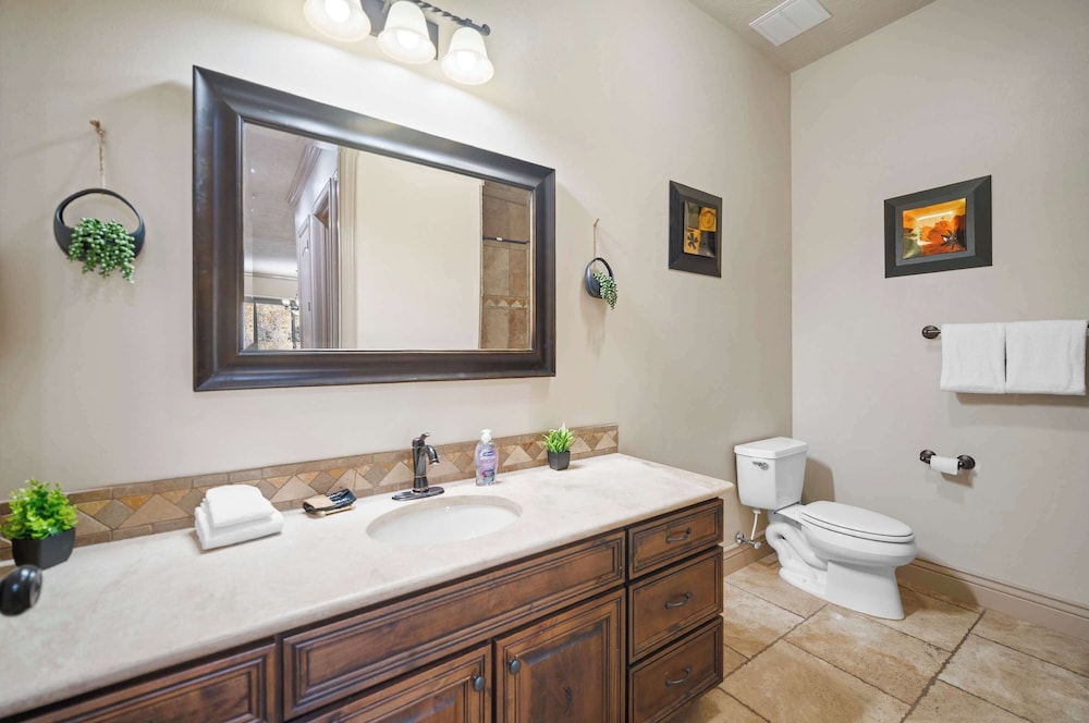 Western Front - Rustic Charm & Comfort