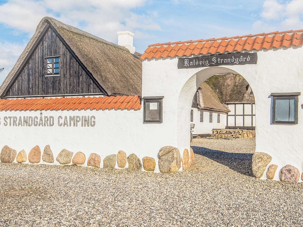 5 Person Relaxing Holiday Park Home in Ronde