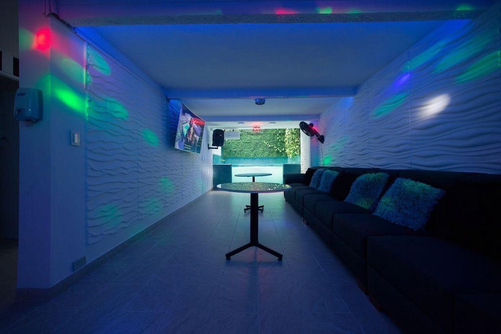 Park Lleras 11br Pool Jacuzzi