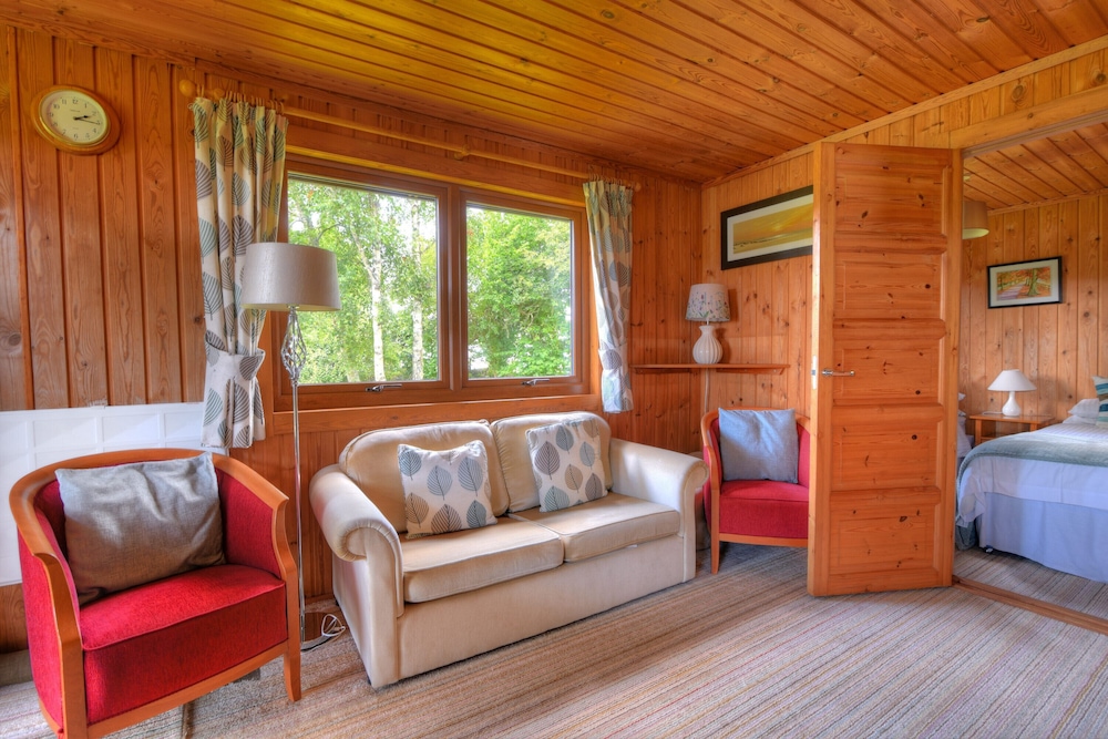 4 Pinewood Retreat