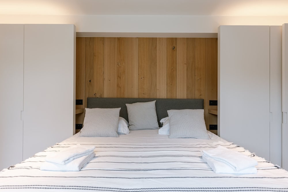 Charming Chic Stay With Garden Views Parking