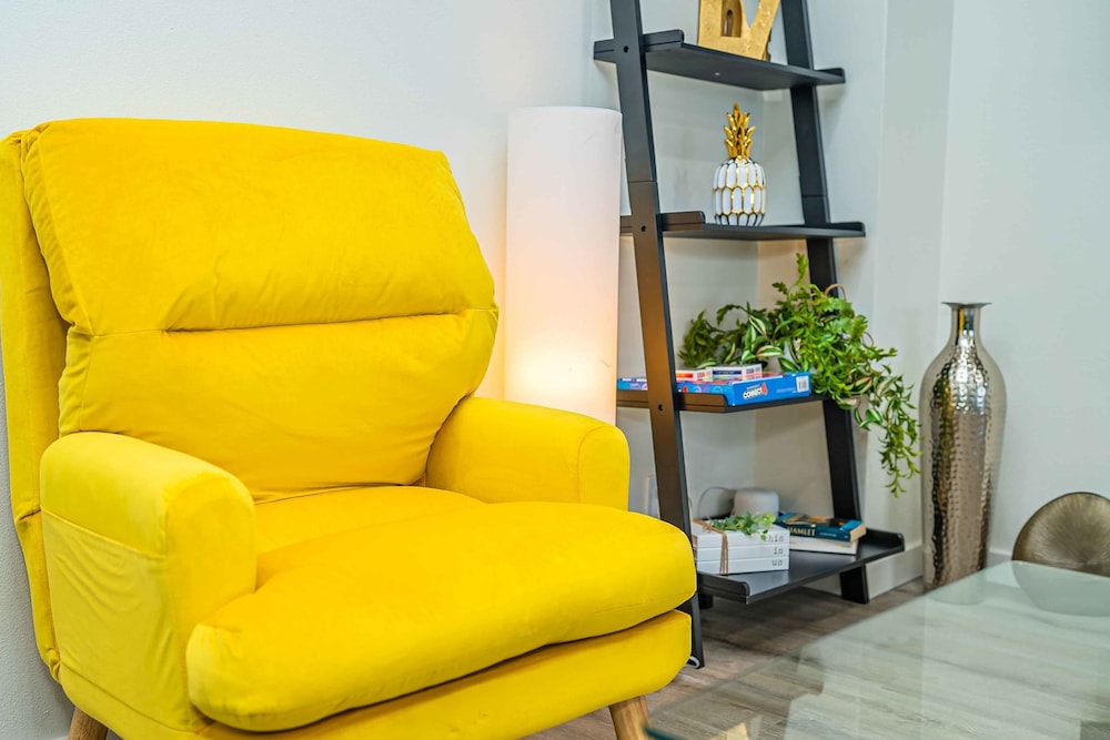 Newly Remodeled 2b2b APT Near Pasadena Old Town