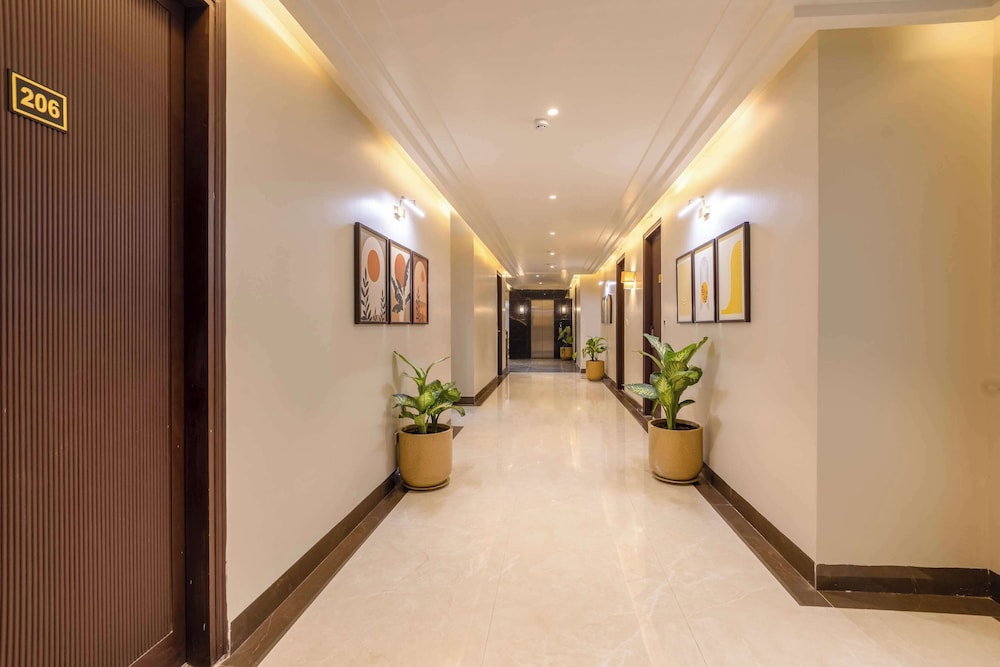 Saltstayz Premier - Sector 50 & Golf Course Ext Road