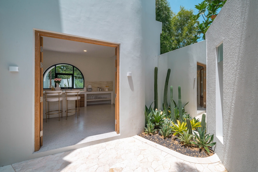 Villa Hawk