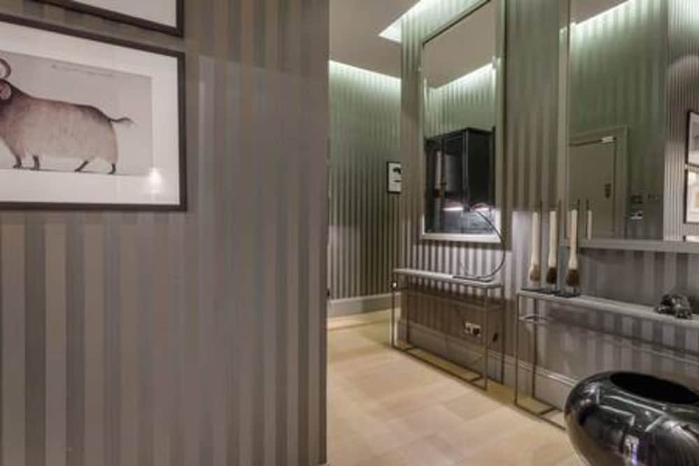 3-bdr Magnificent Harrods Knightsbridge Apartment
