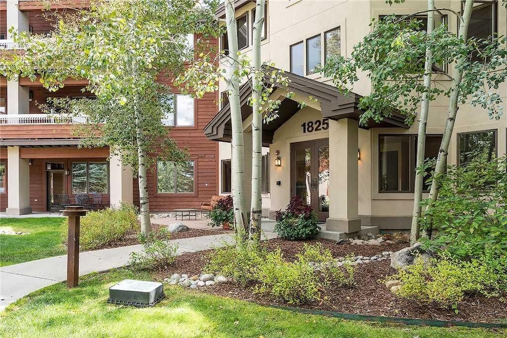 3102 Champagne Lodge, Trappeur's Crossing Apartment 2