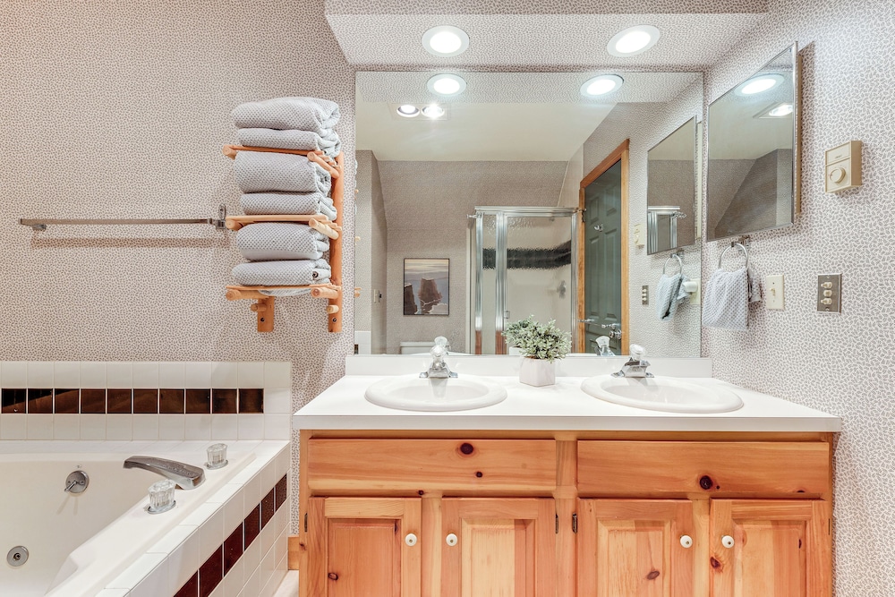 Access to Jack Frost Ski Resort: Home w/ Hot Tub
