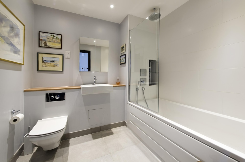 Fabulous 2-bed Penthouse Wimbledon