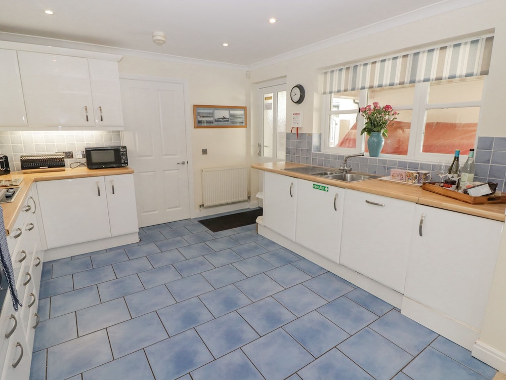 3 Strawberry Close